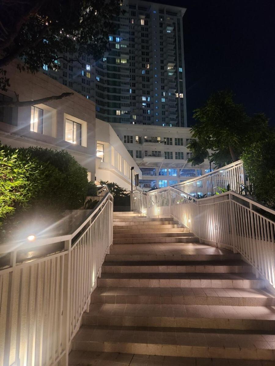 Solinea Tower1 In Front Of Ayala