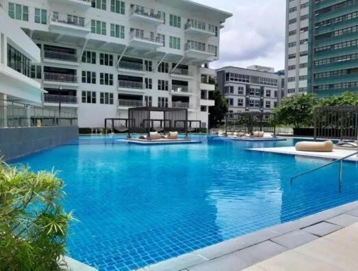 Solinea Tower1 In Front Of Ayala Apartment *