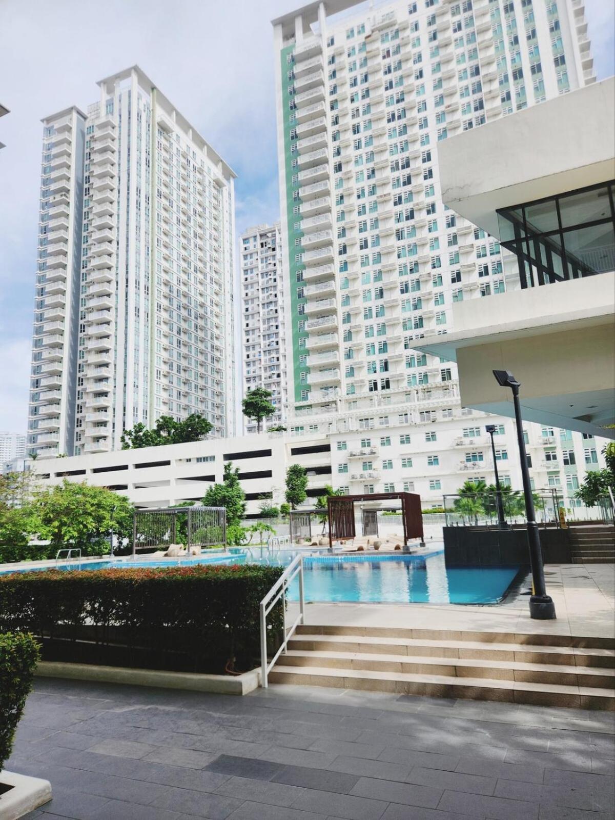 Solinea Tower1 In Front Of Ayala *